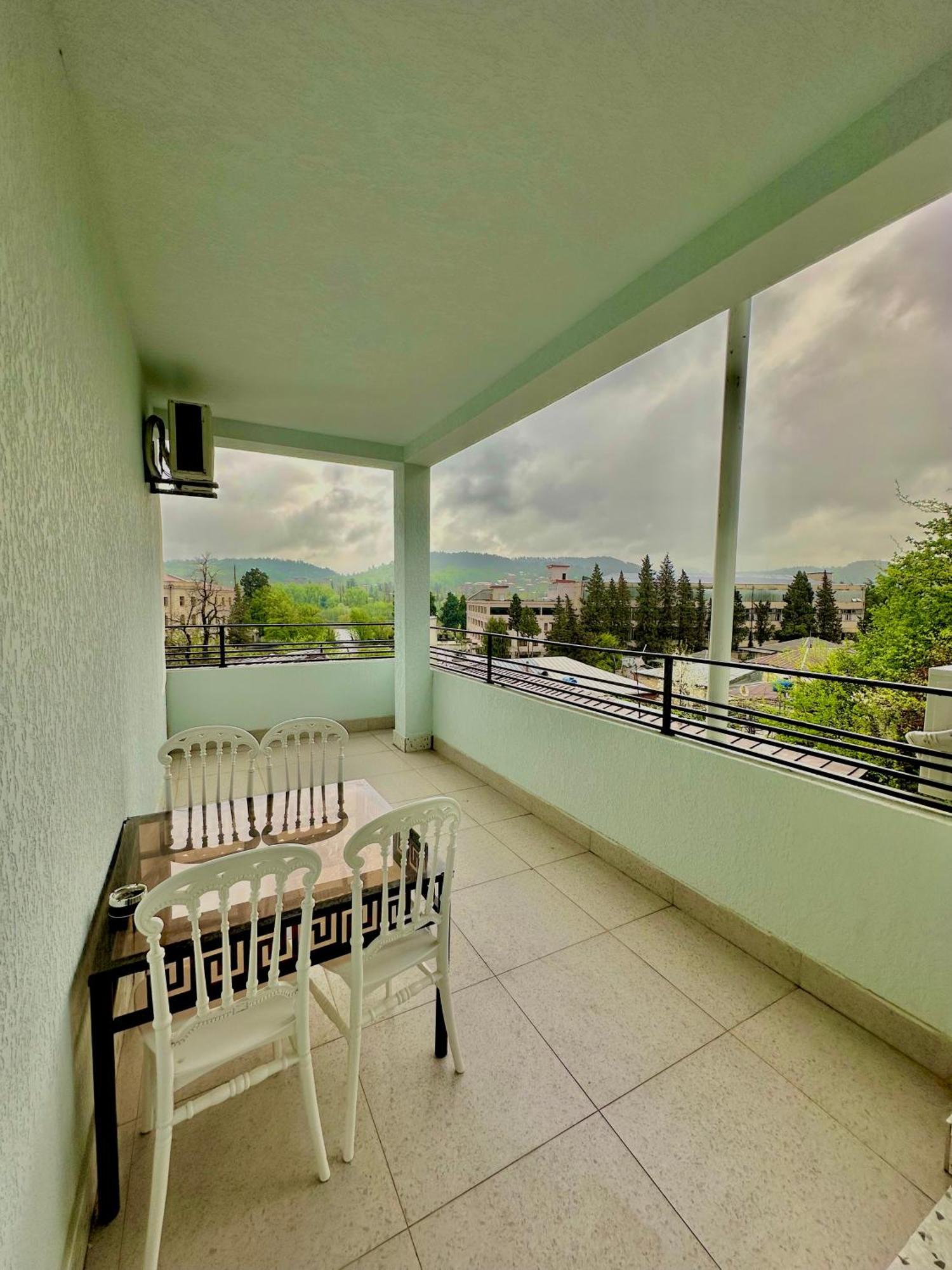 Hotel Balcony Kutaiszi Kültér fotó